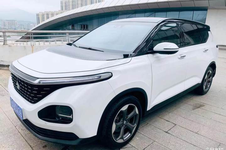 宝骏 RM-5 1.5T CVT 24小时在线尊贵型 6座