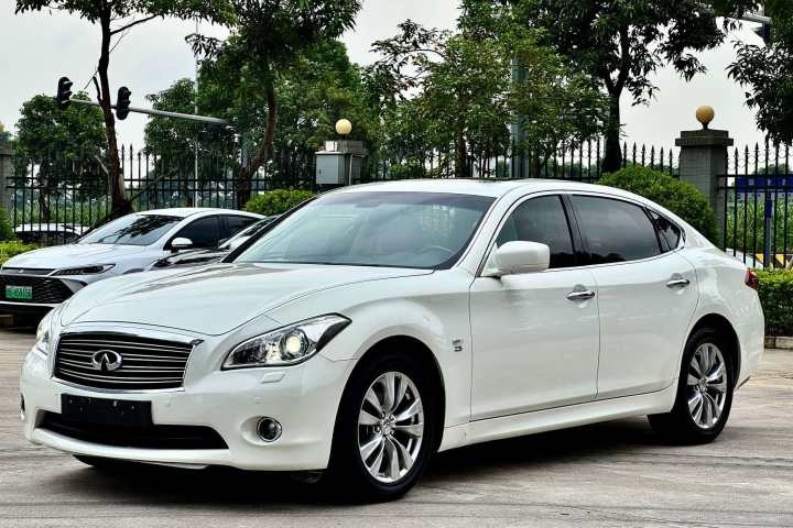 英菲尼迪 Q70 Q70L 2.5L 雅致版