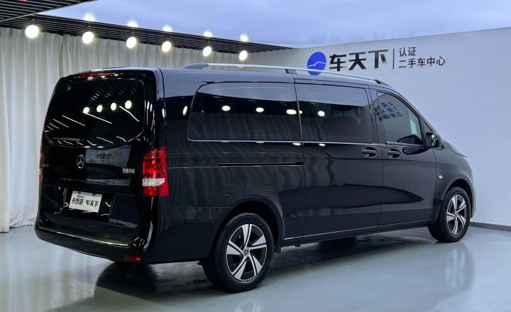 奔驰 威霆 2024款 2.0T 精英版 7座