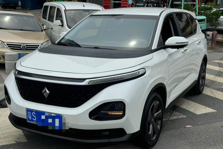 宝骏 RM-5 1.5L CVT 24小时在线精英型 5座