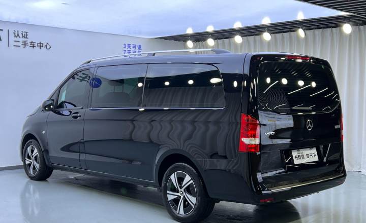 奔驰 威霆 2024款 2.0T 精英版 7座