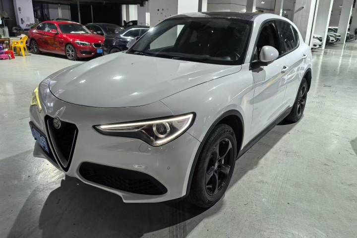 阿尔法·罗密欧 Stelvio斯坦维 2.0T 200HP 精英版