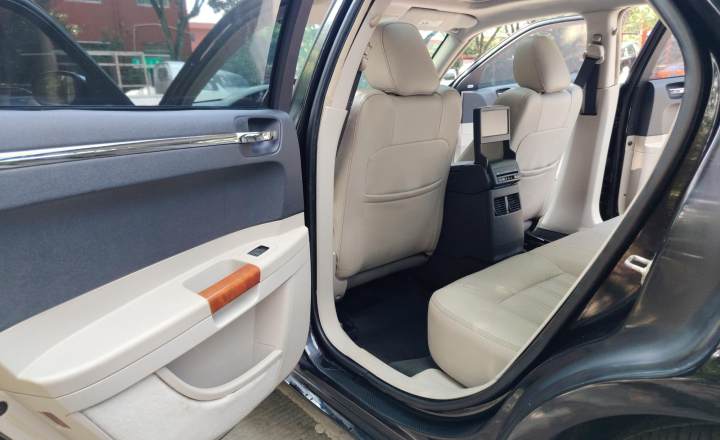 克莱斯勒 300C 2006款 2.7L 豪华版