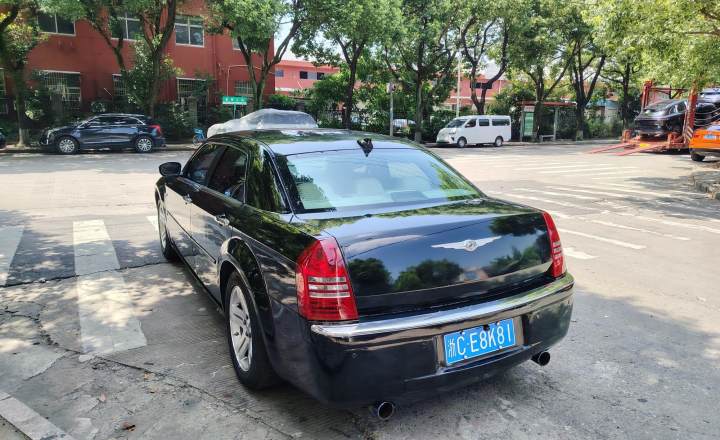 克莱斯勒 300C 2006款 2.7L 豪华版