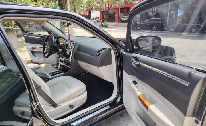 克莱斯勒 300C 2006款 2.7L 豪华版