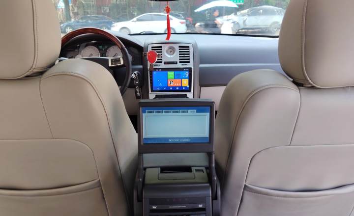 克莱斯勒 300C 2006款 2.7L 豪华版