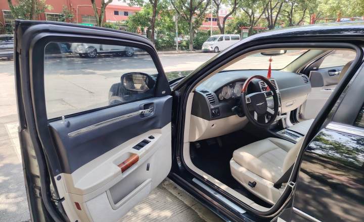 克莱斯勒 300C 2006款 2.7L 豪华版