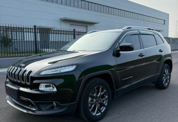 Jeep 自由光 2020款 2.0L 两驱经典运动版