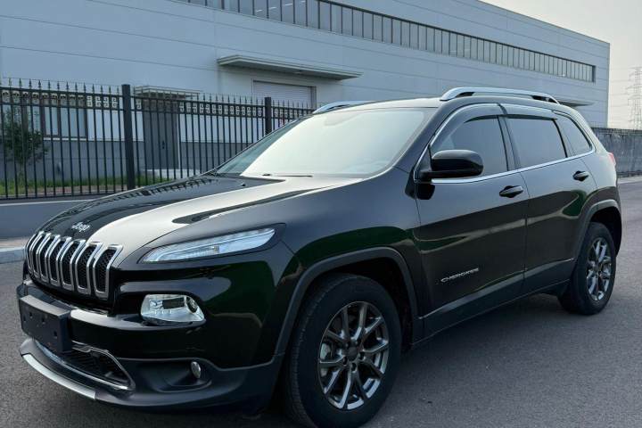 Jeep 自由光 2020款 2.0L 两驱经典运动版