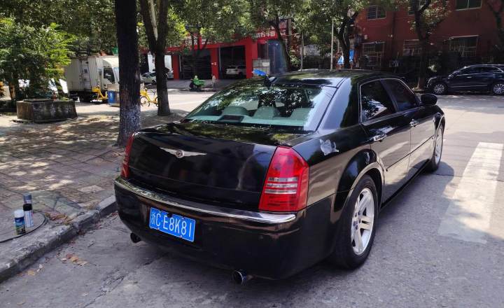 克莱斯勒 300C 2006款 2.7L 豪华版