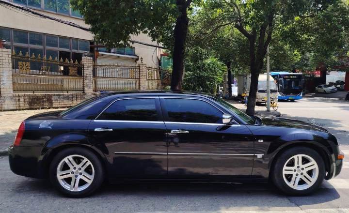 克莱斯勒 300C 2006款 2.7L 豪华版