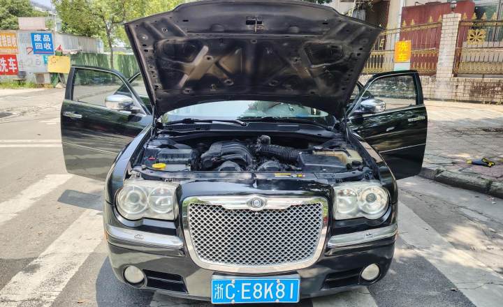 克莱斯勒 300C 2006款 2.7L 豪华版