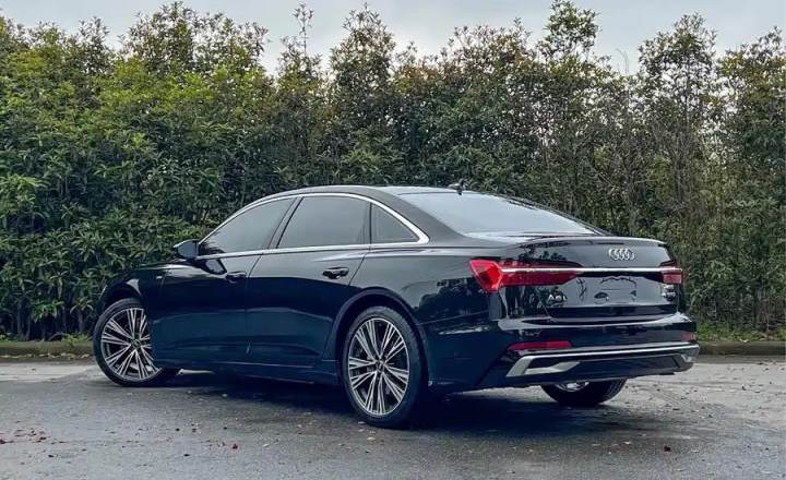 奥迪 A6L 2024款 45 TFSI 臻选动感型