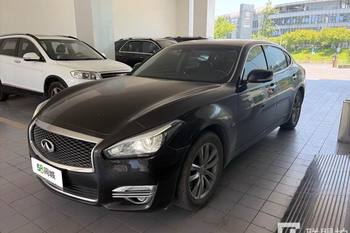 英菲尼迪 Q70 Q70L 2.5L 精英版