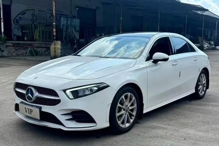 奔驰 A级 2021款 A 200 L 运动轿车时尚型