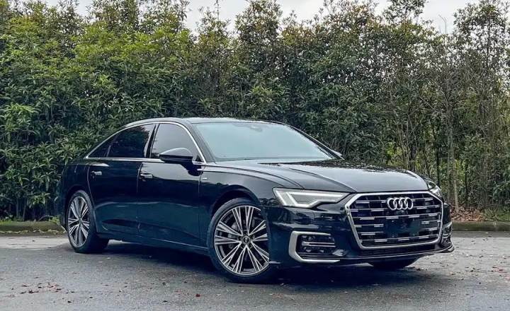 奥迪 A6L 2024款 45 TFSI 臻选动感型
