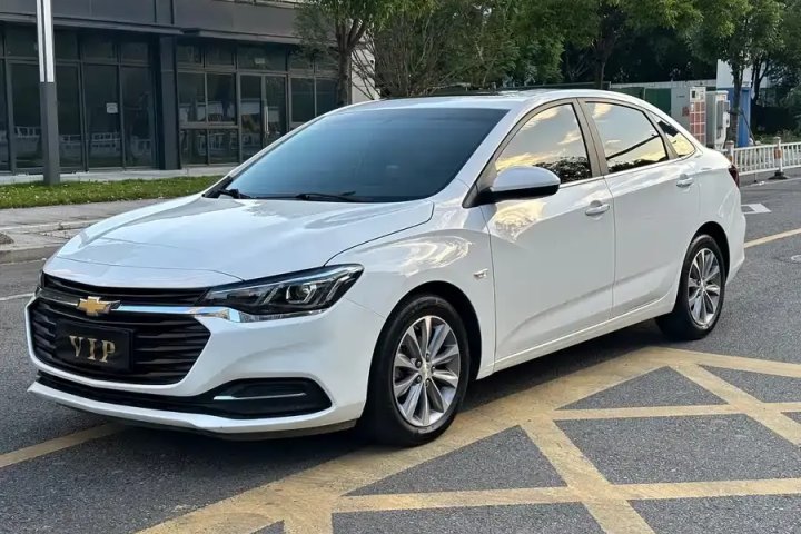 雪佛兰 科鲁泽 2022款 320 自动悦享天窗版
