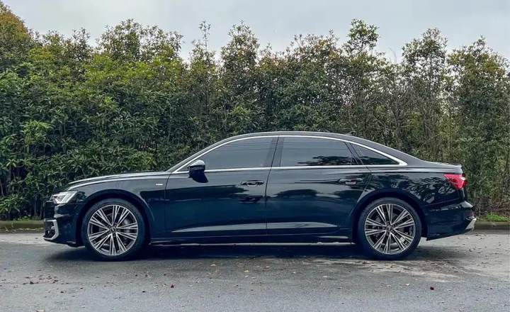 奥迪 A6L 2024款 45 TFSI 臻选动感型