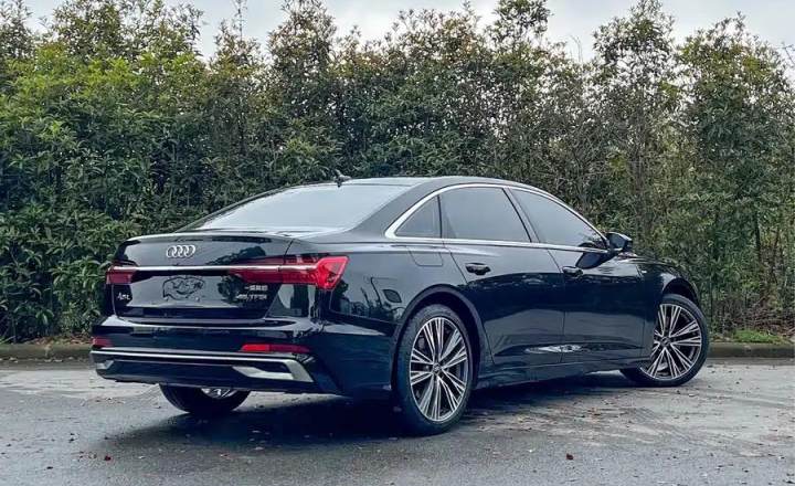 奥迪 A6L 2024款 45 TFSI 臻选动感型