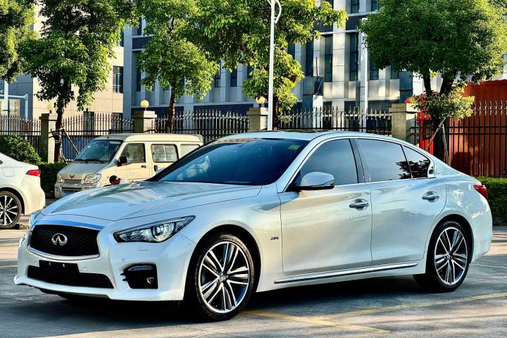 英菲尼迪 Q50L 2.0T 运动版