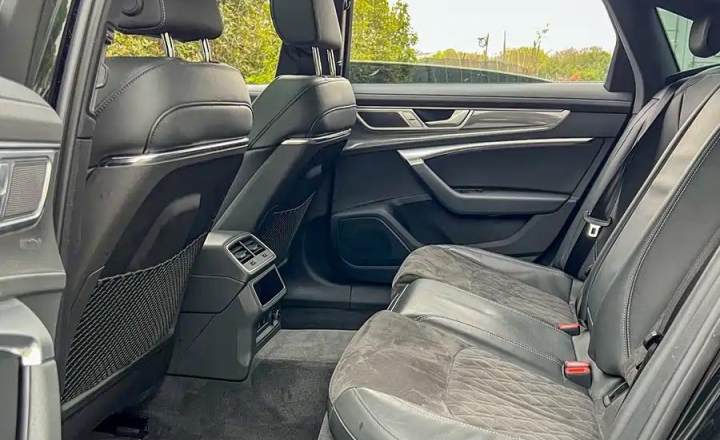 奥迪 A6L 2024款 45 TFSI 臻选动感型