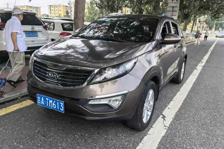 起亚 智跑 2.0L 手动两驱版GLS