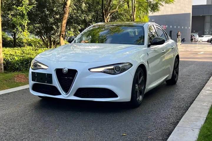 阿尔法·罗密欧 Giulia朱丽叶 2.0T 280HP 豪华版