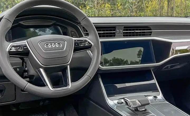 奥迪 A6L 2024款 45 TFSI 臻选动感型