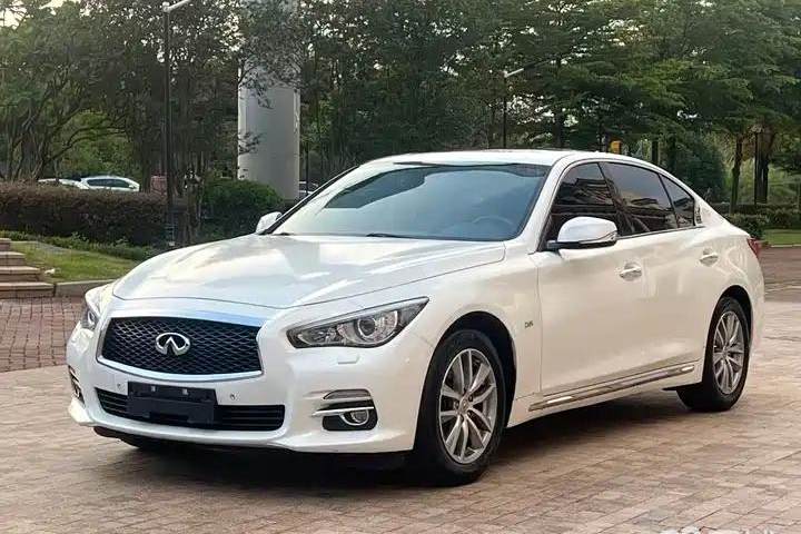 英菲尼迪 Q50L 2.0T 舒适版