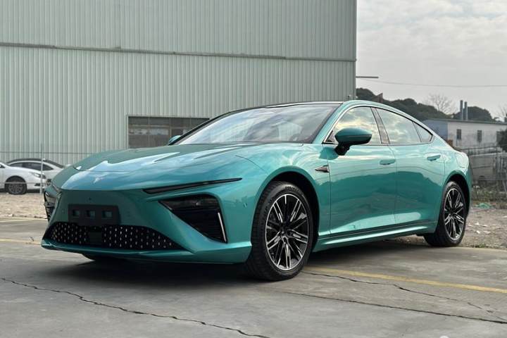 哪吒汽车 哪吒S 2022款 增程版 1160km 后驱中版