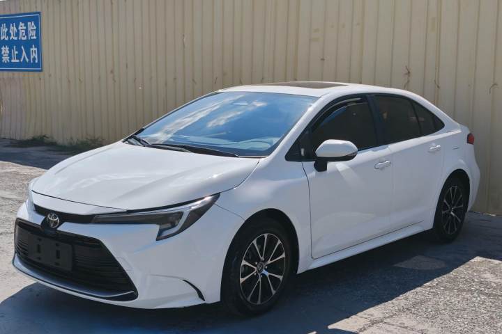 丰田 雷凌 2024款 智能电混双擎 1.8L 豪华版