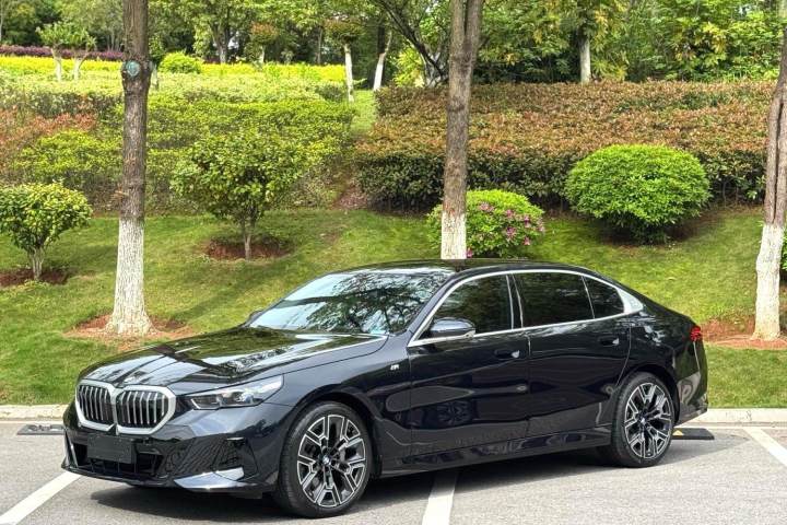 宝马 5系 2025款 530Li 尊享型 M运动套装