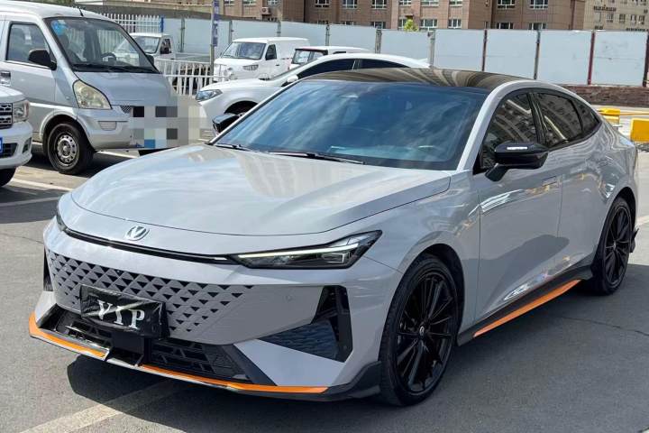 长安 UNI-V 1.5T 尊贵运动型