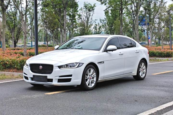 捷豹 XEL 2019款 2.0T 200PS 豪华版