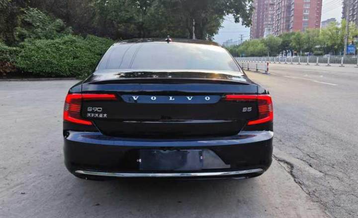 沃尔沃 S90 2024款 B5 智雅豪华版