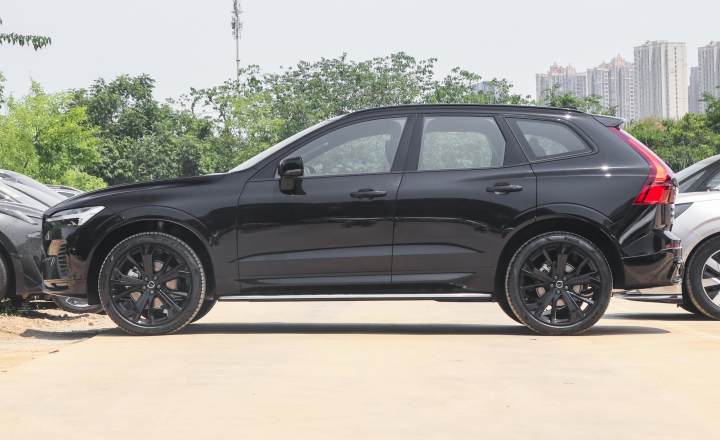 沃尔沃 XC60 2026款 B5 四驱智远极夜黑版