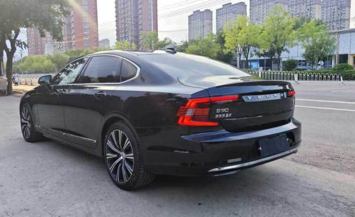 沃尔沃 S90 2024款 B5 智雅豪华版