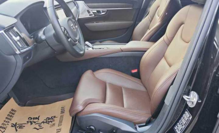 沃尔沃 S90 2024款 B5 智雅豪华版