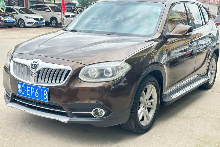 中华 V5 1.5T 自动四驱尊贵型