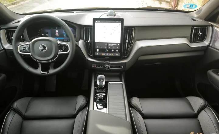 沃尔沃 XC60 2026款 B5 四驱智远极夜黑版