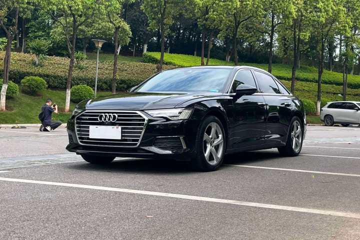 奥迪 A6L 55 TFSI quattro 尊享致雅型