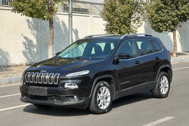 Jeep 自由光 2.4L 领先智能版
