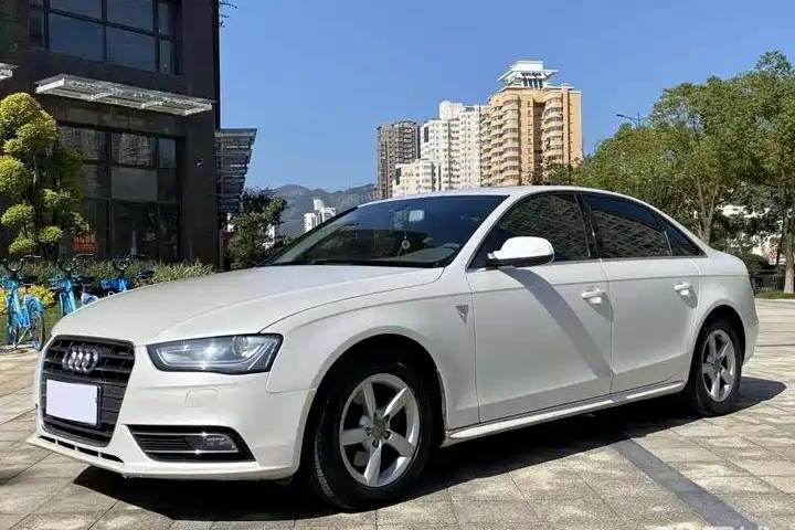 奥迪 A4L 2.0 TFSI 自动尊享型