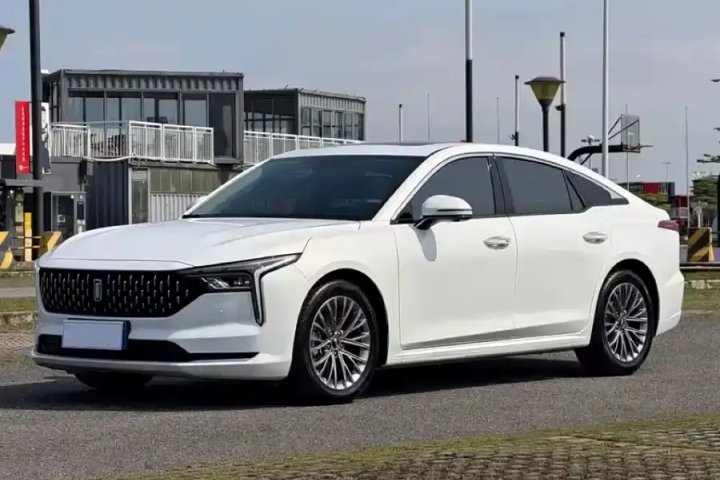 奔腾 B70 第三代 1.5T 自动乐享型70周年纪念版