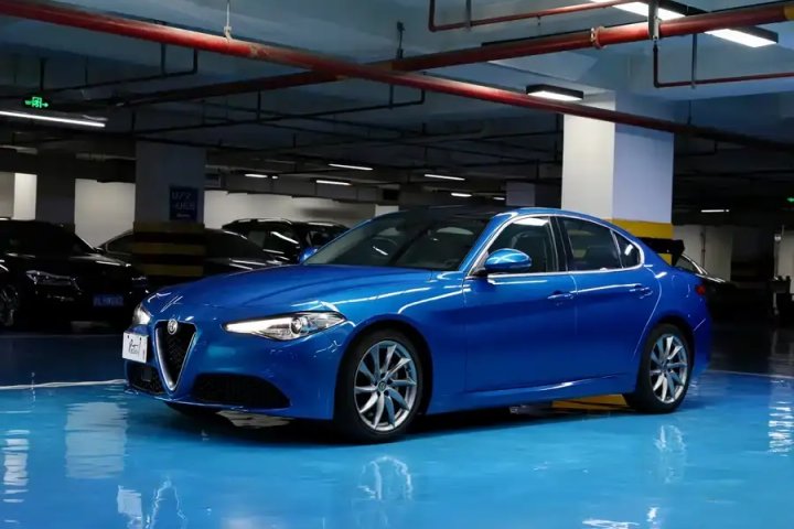 阿尔法·罗密欧 Giulia朱丽叶 2.0T 200HP 豪华版