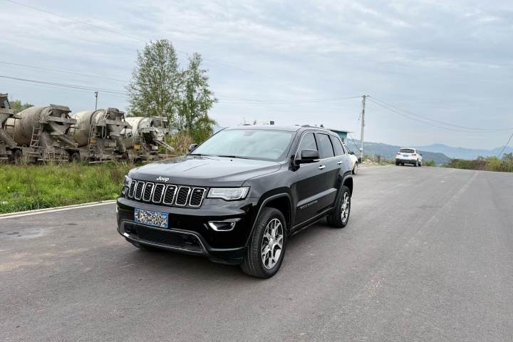 Jeep 大切诺基(进口) 3.0L 精英导航版