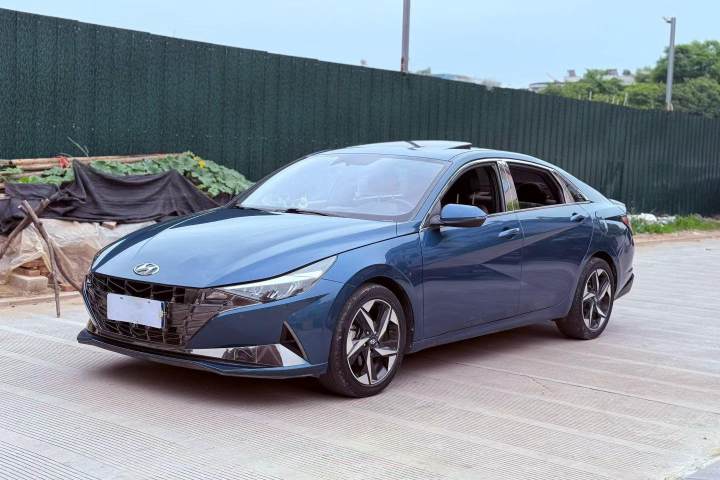 现代 伊兰特 2021款 240TGDi DCT LUX尊贵版