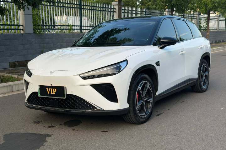 哪吒汽车 哪吒L 增程 310 闪充红衣版