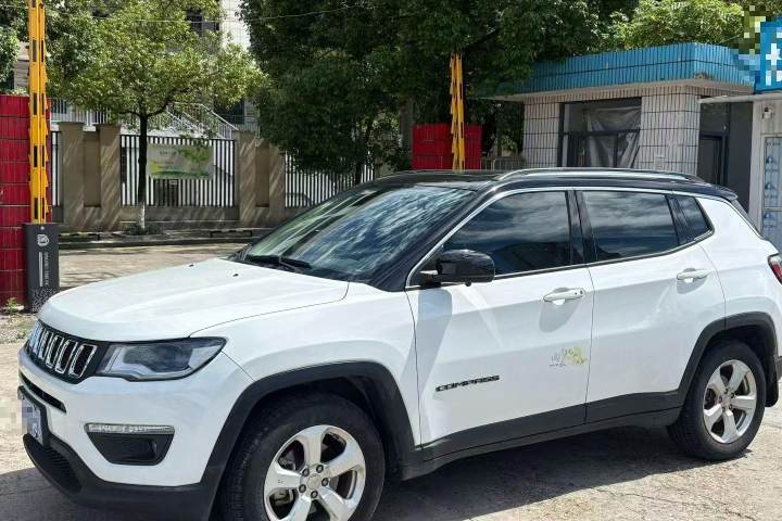 Jeep 指南者 220T 自动舒适版