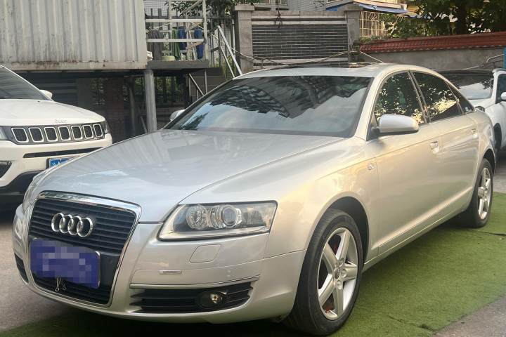 奥迪 A6L 2.4L 尊贵型